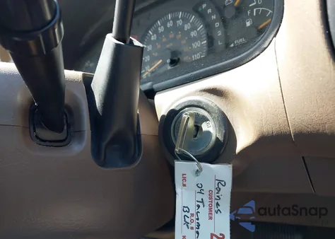 2004 Toyota Tundra Sr5 V8 z USA, uszkodzony, nr VIN 5TBRT34144S447512